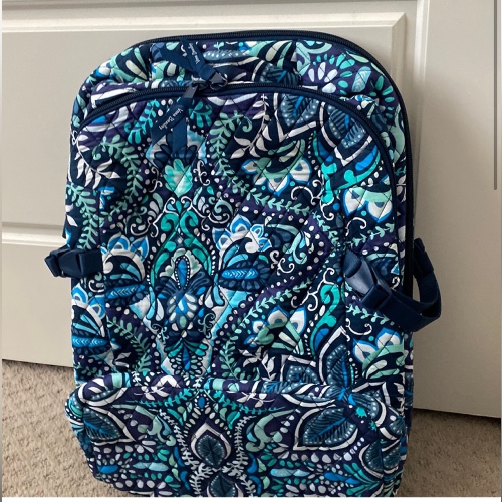 Vera Bradley essential expandable backpack blue island medallion